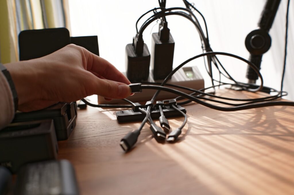 充電ステーションのケーブルホルダー